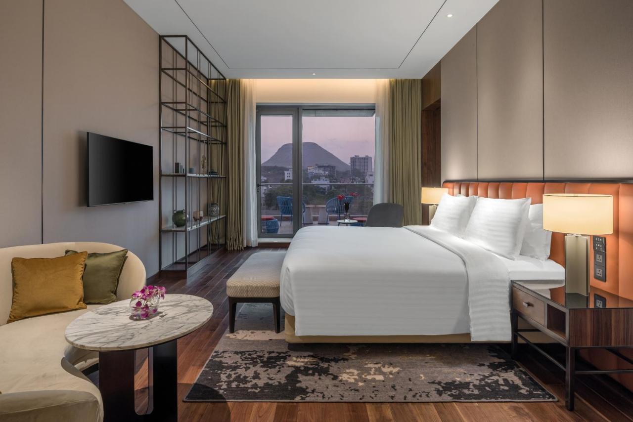 Radisson Blu Hotel & Spa, Nāsik Eksteriør bilde