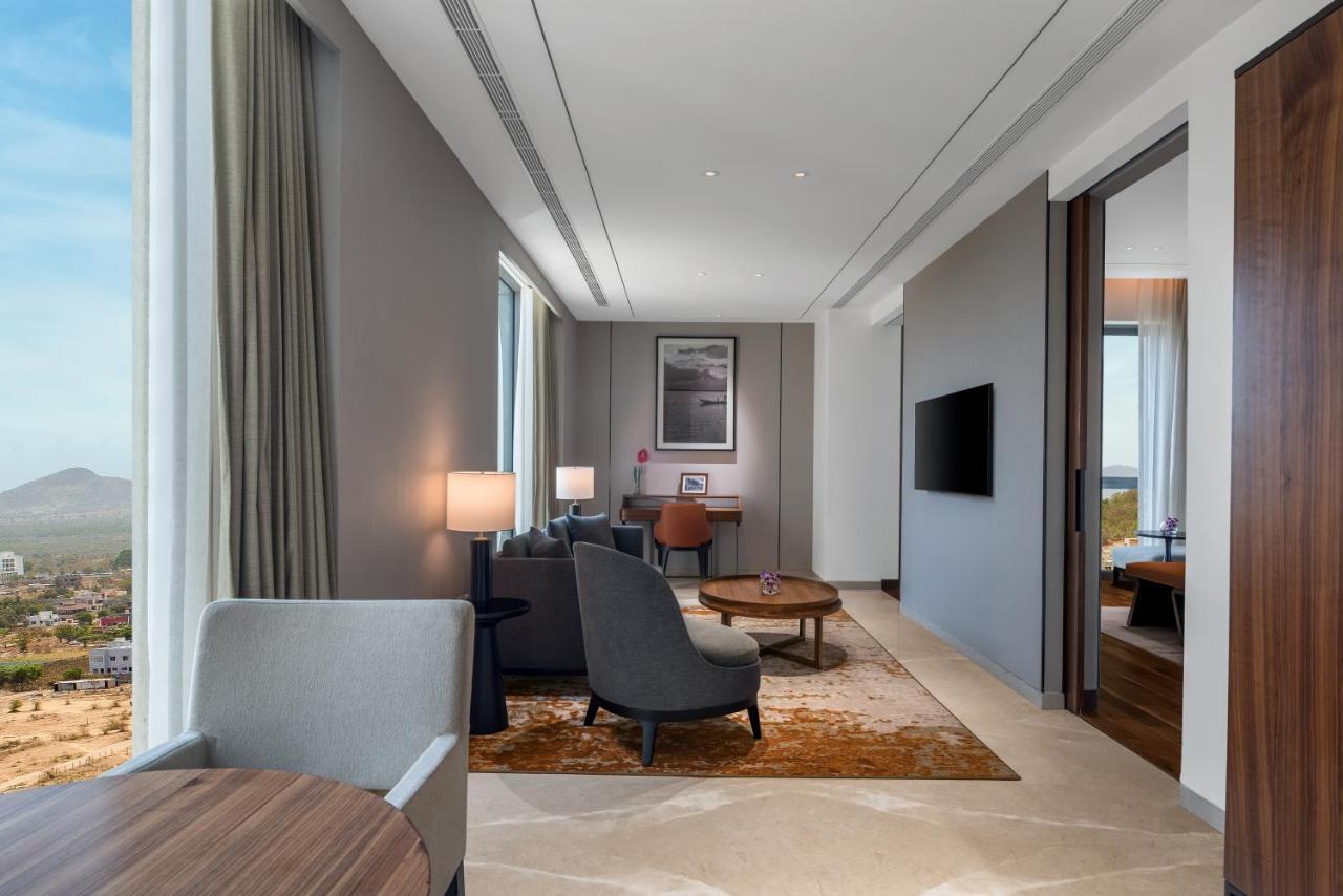 Radisson Blu Hotel & Spa, Nāsik Eksteriør bilde